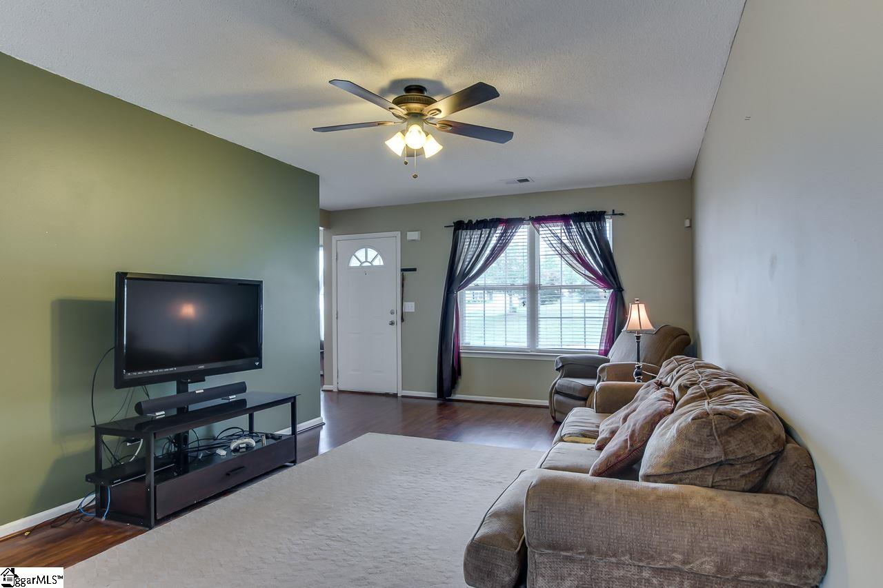 1013 Autumn Leaf Lane Fountain Inn, SC 29644 - Photo 4 of 20 Gallery Image 4