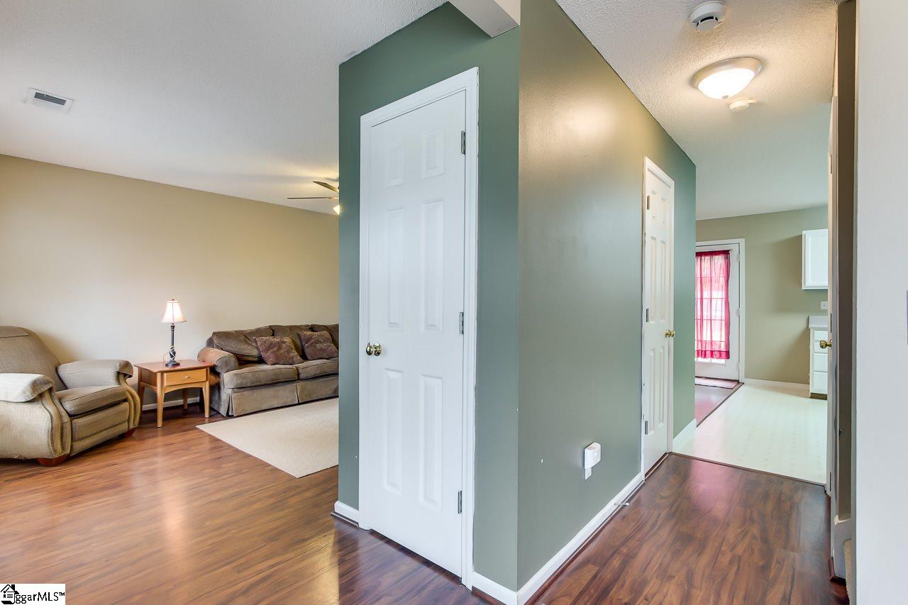 1013 Autumn Leaf Lane Fountain Inn, SC 29644 - Photo 6 of 20 Gallery Image 6