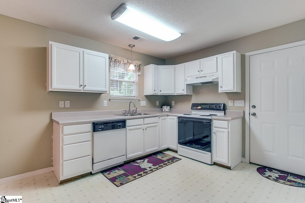 1013 Autumn Leaf Lane Fountain Inn, SC 29644 - Photo 7 of 20 Gallery Image 7