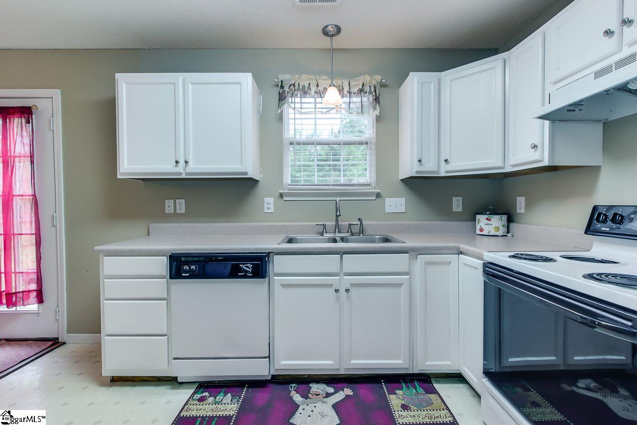 1013 Autumn Leaf Lane Fountain Inn, SC 29644 - Photo 8 of 20 Gallery Image 8