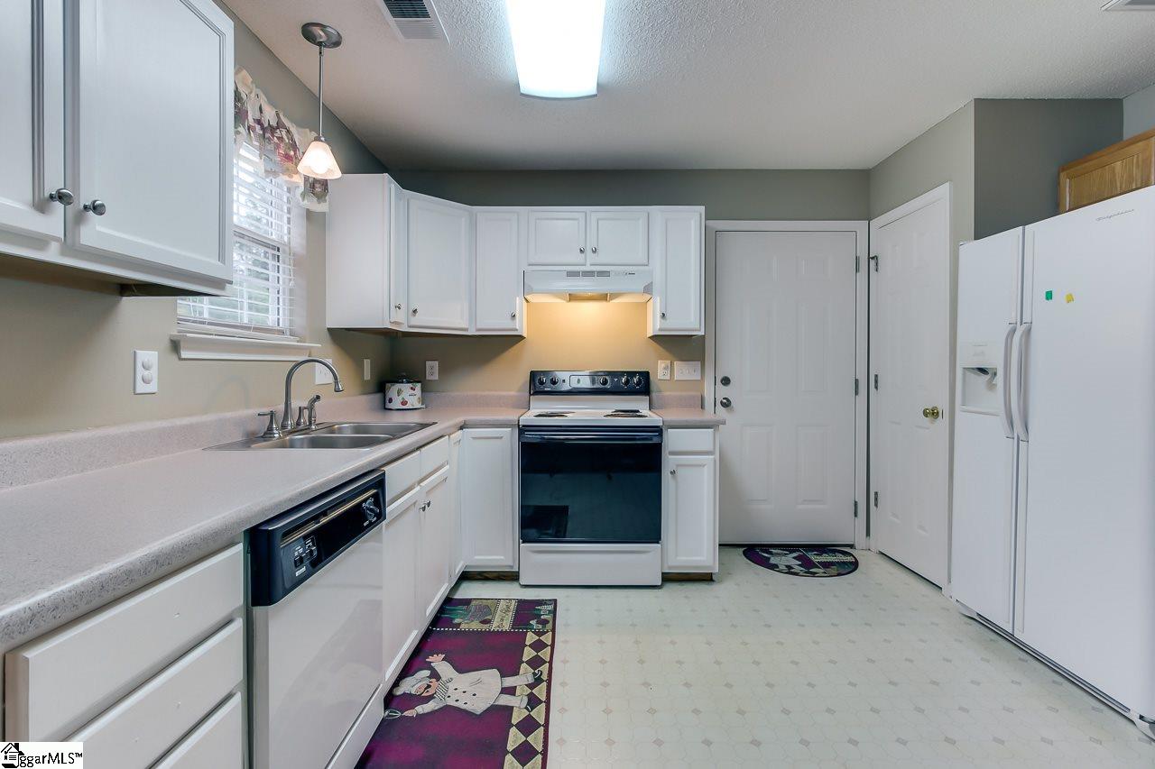 1013 Autumn Leaf Lane Fountain Inn, SC 29644 - Photo 9 of 20 Gallery Image 9