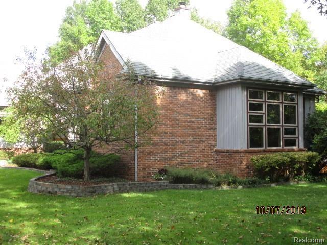 11080 Tipsico Lake Road Fenton, MI 48430 - Photo 4 of 41 IMG_3941.JPG