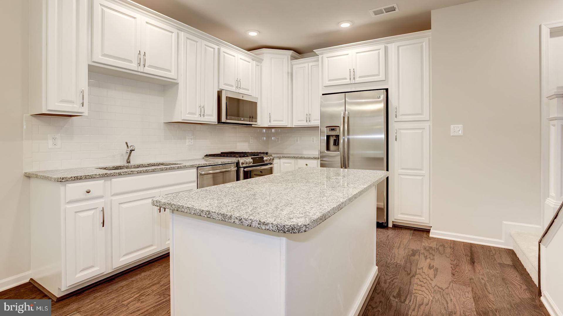 23265 Milltown Knoll Square, Unit 109 Ashburn, VA 20148 - Photo 2 of 3 Airmont Kitchen