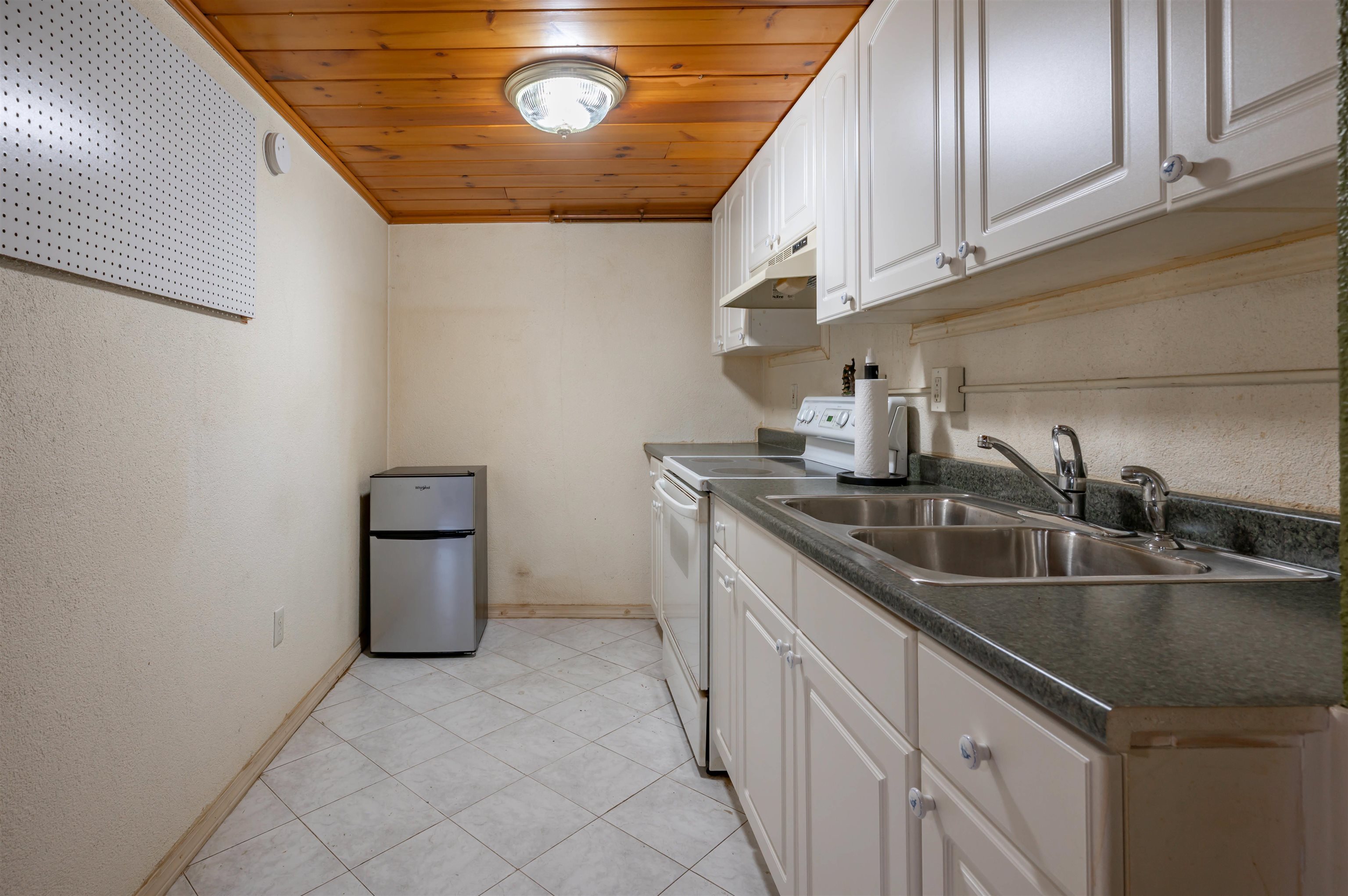 31 Rosemont Avenue Manchester, NH 03103 - Photo 36 of 46
