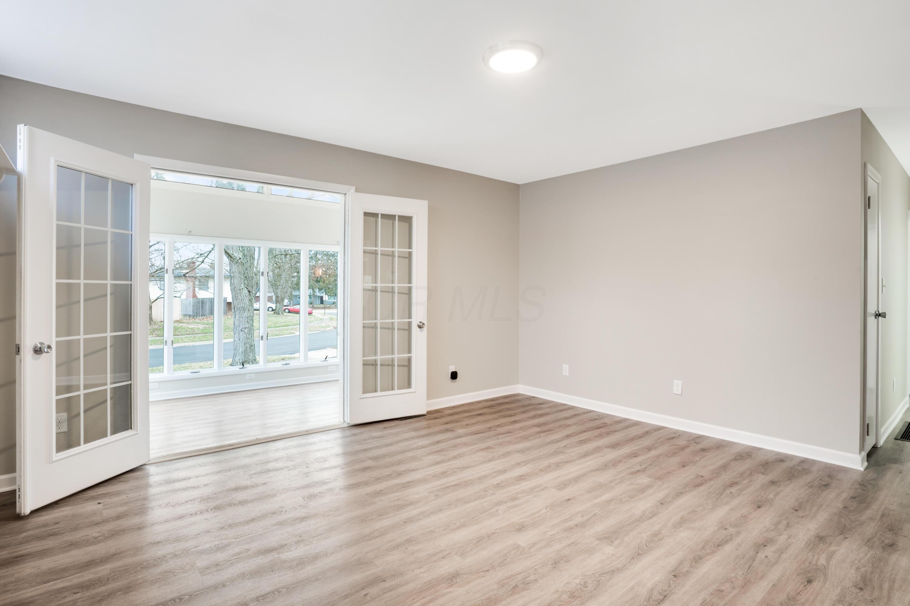3424 Claretta Road Columbus, OH 43232 - Photo 4 of 37 Gallery Image 4