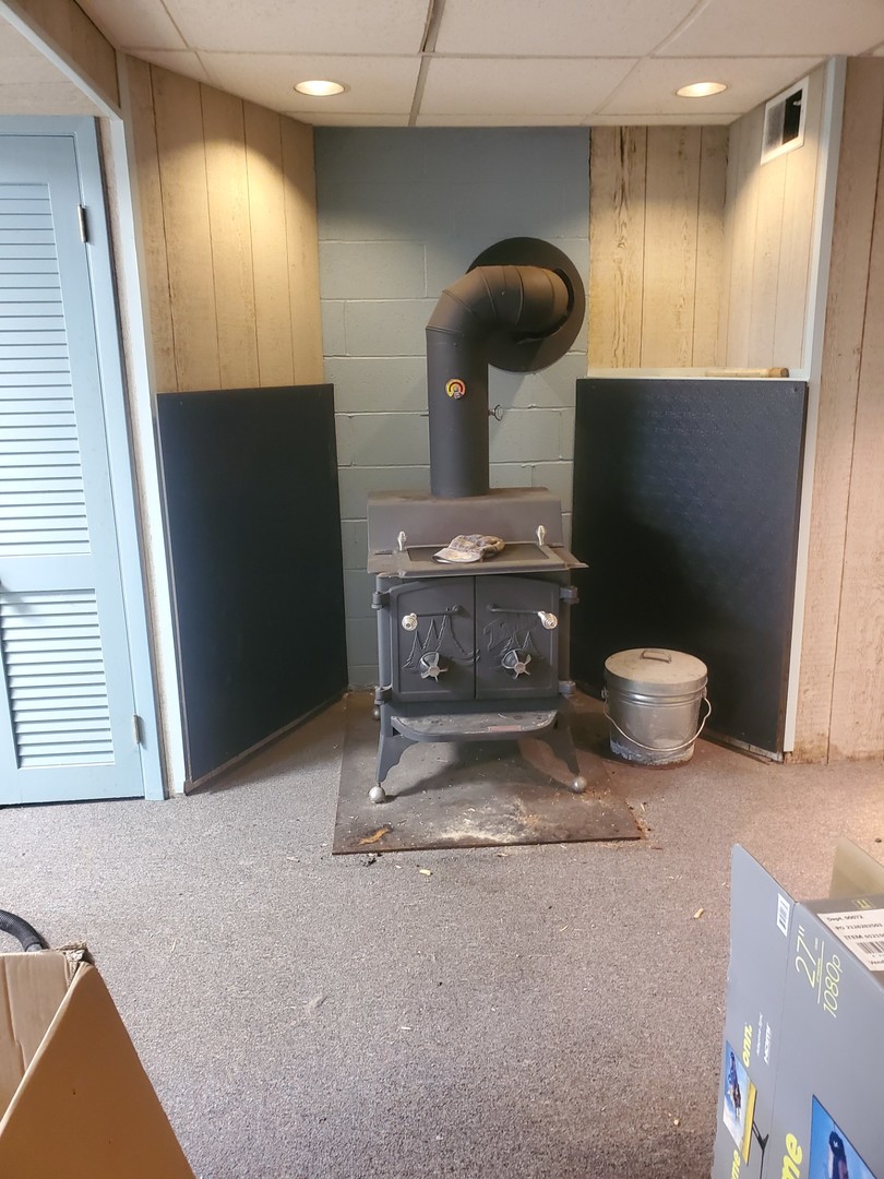 20525 Ridgeview Drive Marengo, IL 60152 - Photo 15 of 20 a room with a table and a fireplace