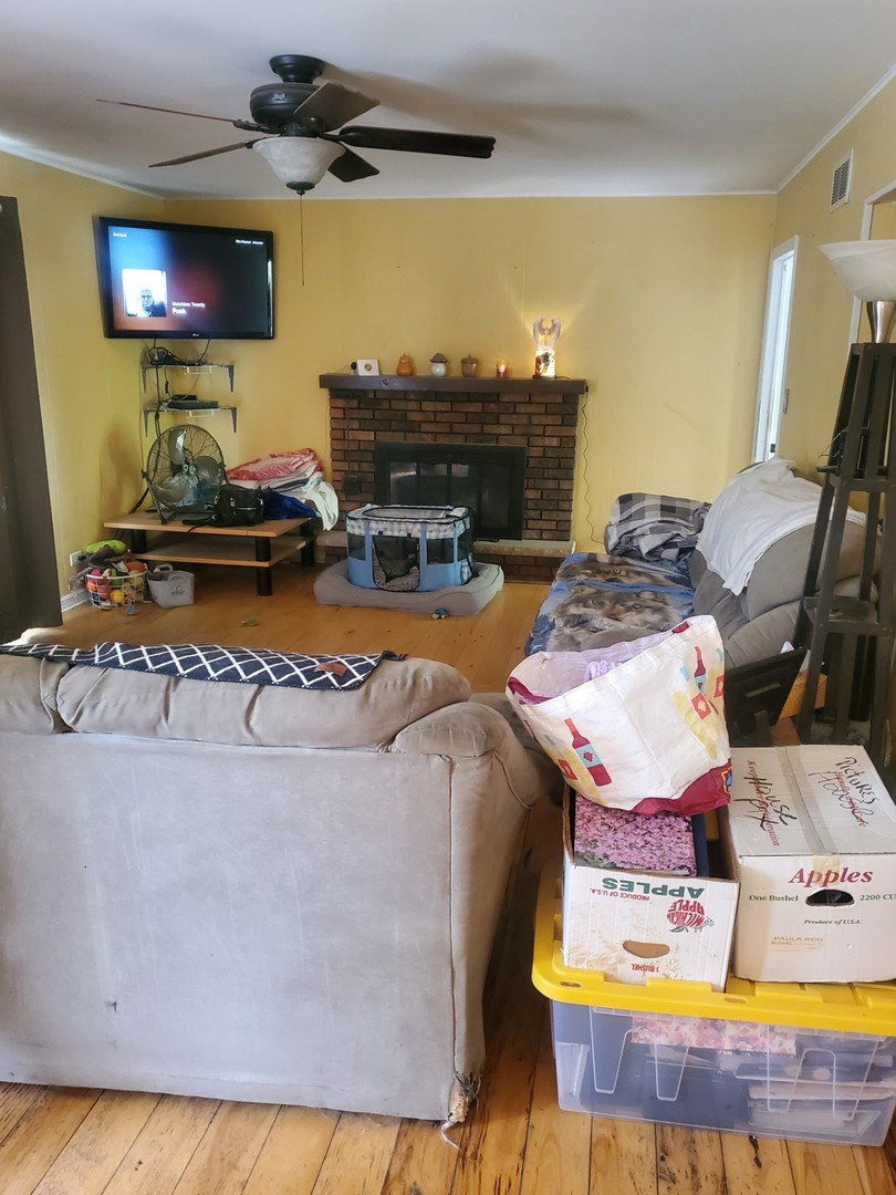 20525 Ridgeview Drive Marengo, IL 60152 - Photo 6 of 20 a living room with furniture and a flat screen tv