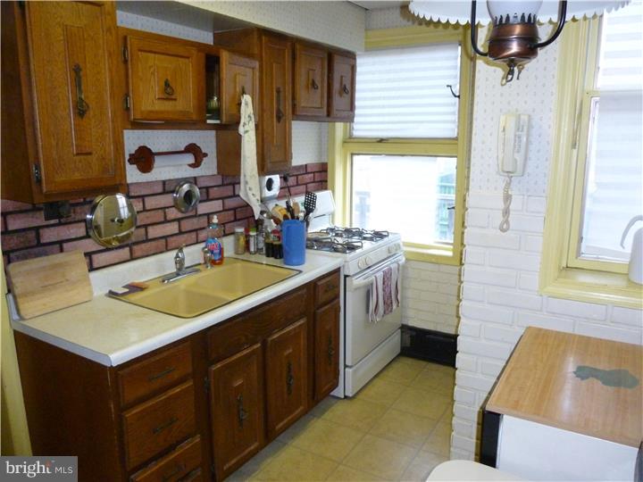 239 Ashby Road Upper Darby, PA 19082 - Photo 6 of 16 Kitchen