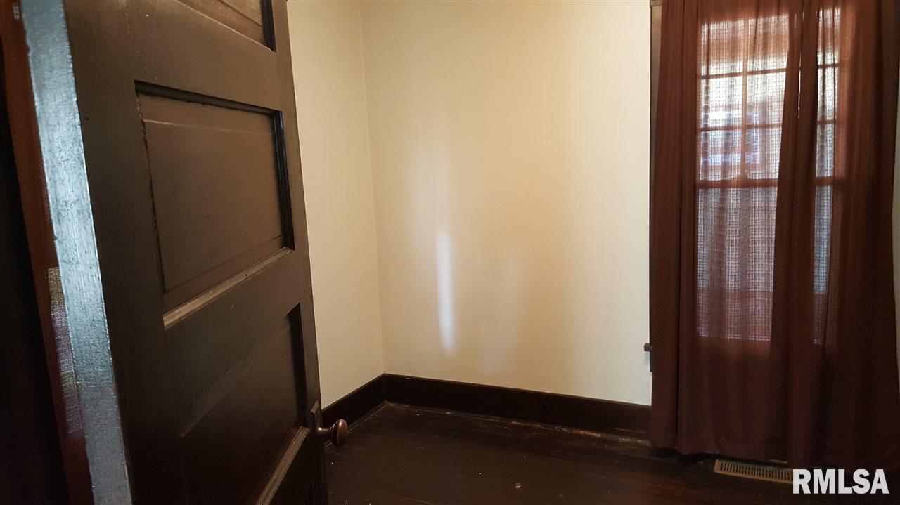 390 West Maple Street Canton, IL 61520 - Photo 19 of 29 Gallery Image 19