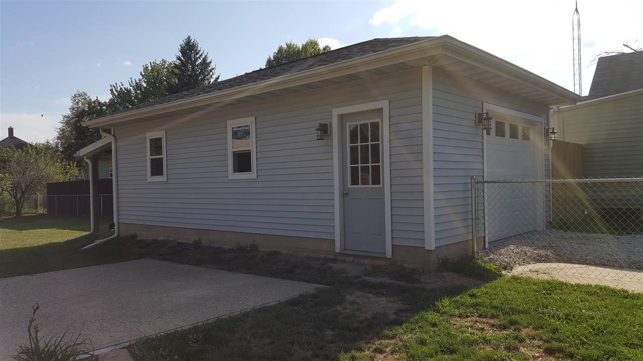 390 West Maple Street Canton, IL 61520 - Photo 5 of 29 Gallery Image 5