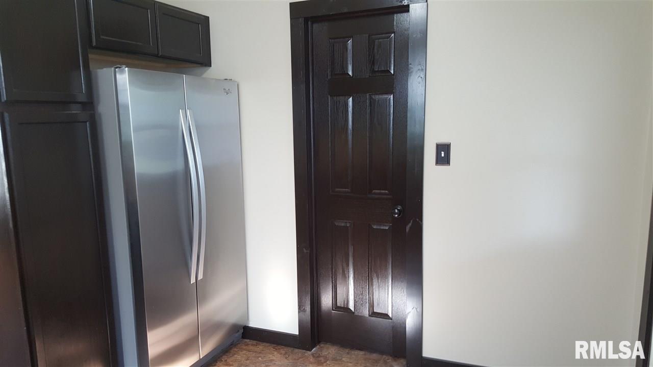 390 West Maple Street Canton, IL 61520 - Photo 7 of 29 Gallery Image 7