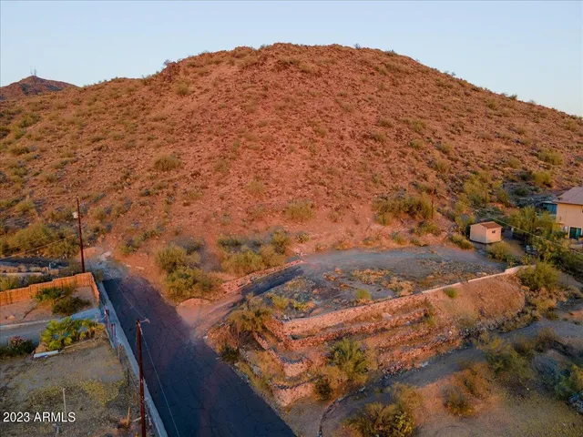 a view of an aerial view of a house