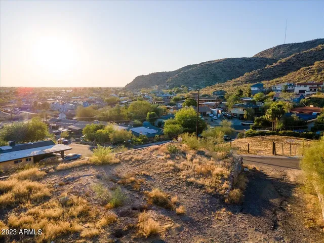 a view of an outdoor space
