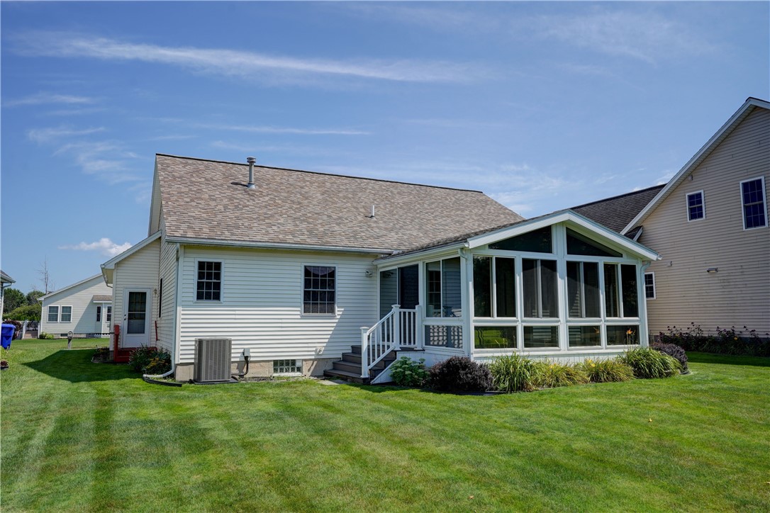73 Logans Run Greece, NY 14626 - Photo 3 of 42 Gallery Image 3