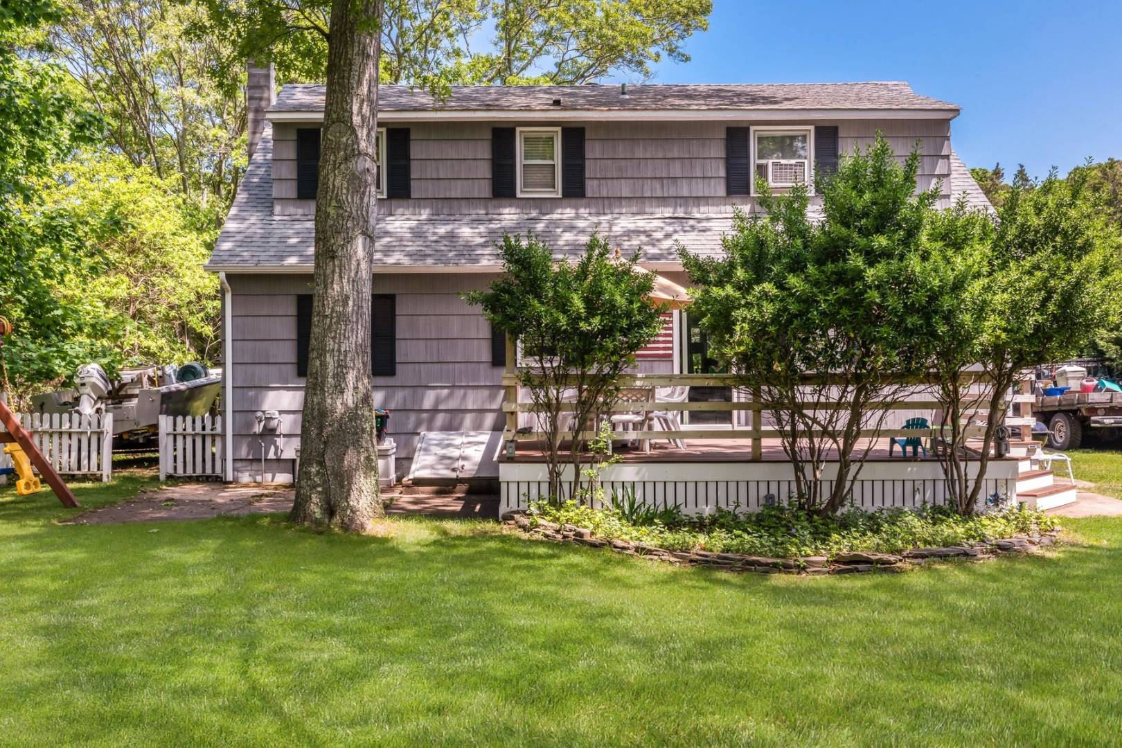 8 Bruce Lane East Hampton, NY 11937 - Photo 7 of 13 a front view of house with yard