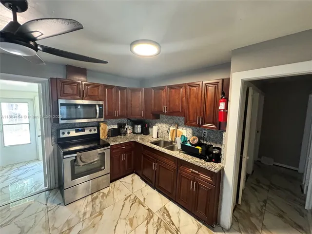 $574,999 | 619 Southwest 10th Street, Delray Beach, FL 33444