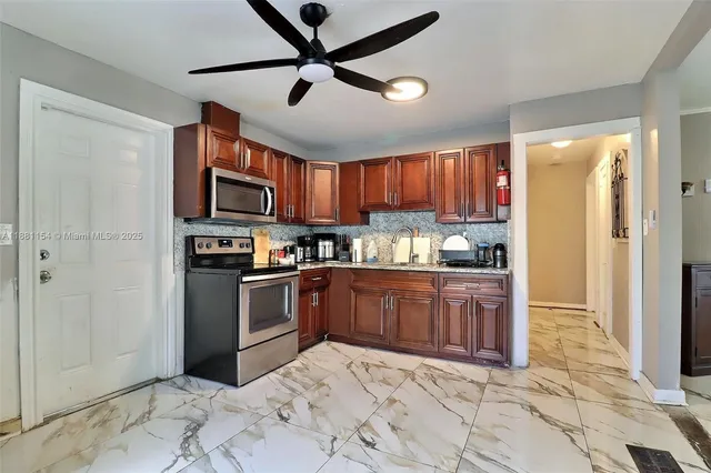 $574,999 | 619 Southwest 10th Street, Delray Beach, FL 33444