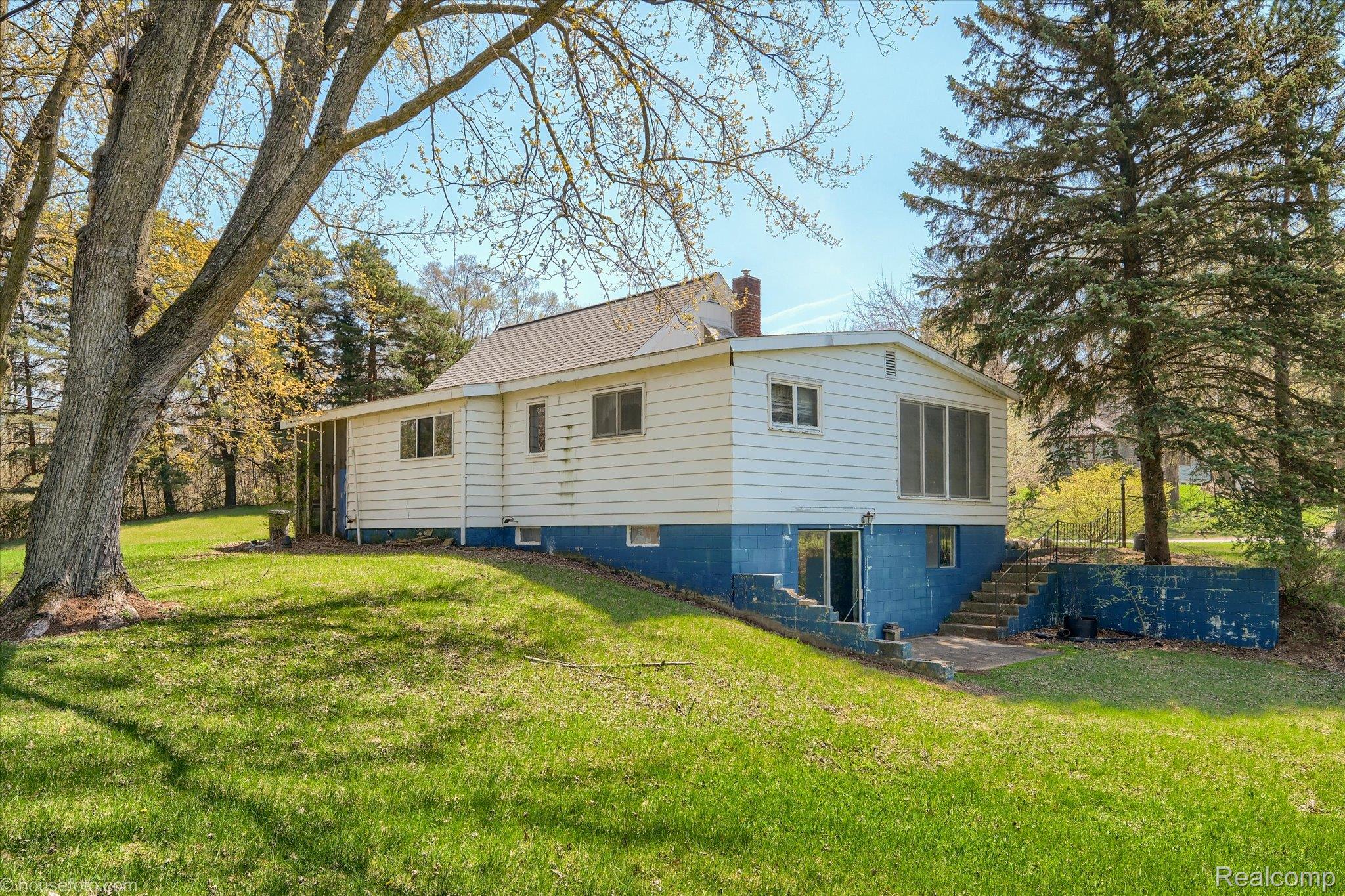 1325 Barnes Lake Road North Branch, MI 48461 - Photo 2 of 42 06-Housefoto_DSCF2935-HDR(3).jpg