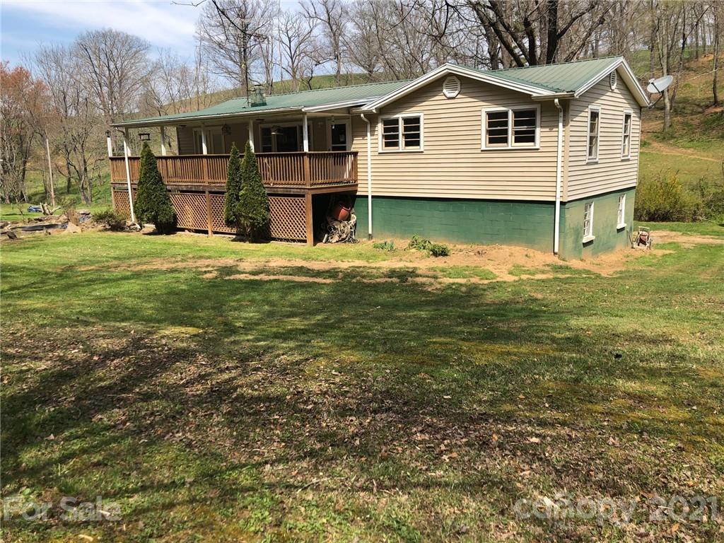 a view of house with a yard