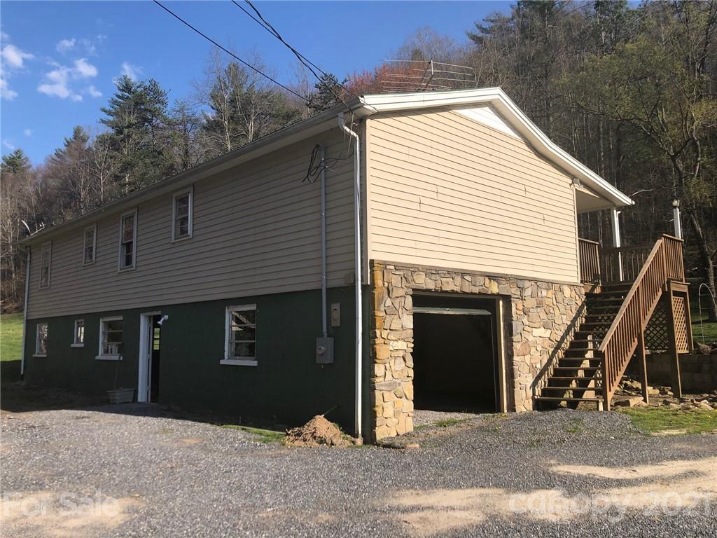 289 Long Branch Road Clyde, NC 28721 - Photo 4 of 44 a front view of a house