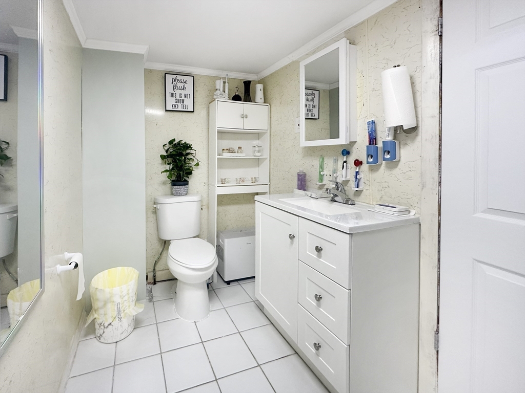 366 Alden Street Fall River, MA 02723 - Photo 13 of 23