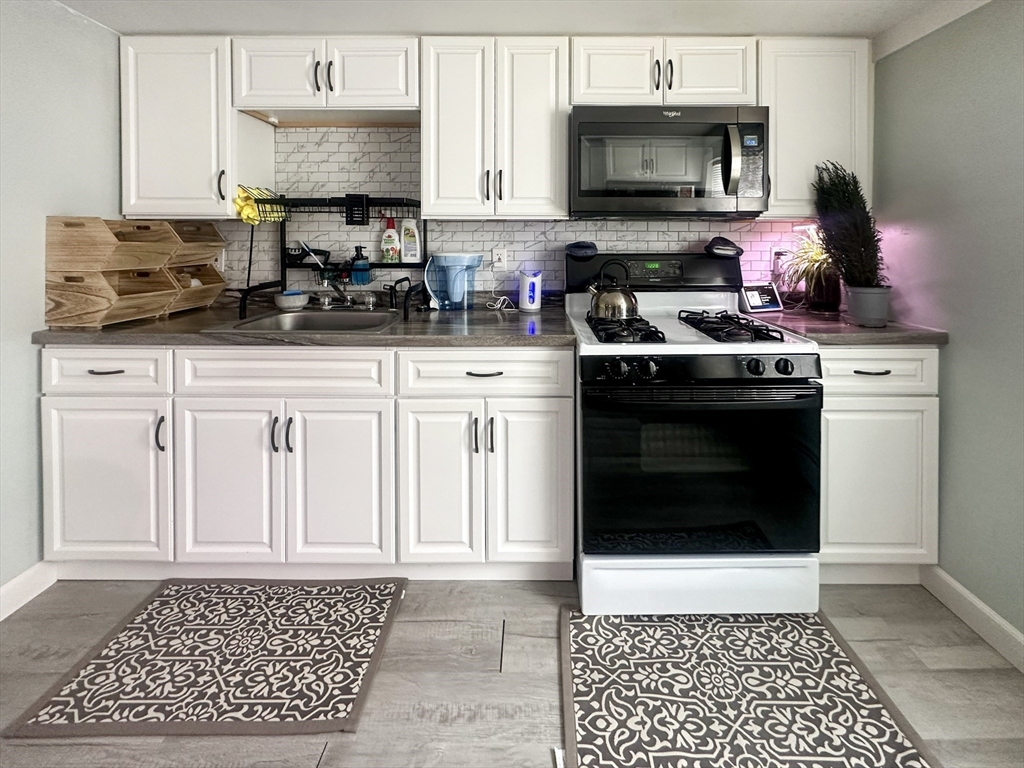 366 Alden Street Fall River, MA 02723 - Photo 4 of 23