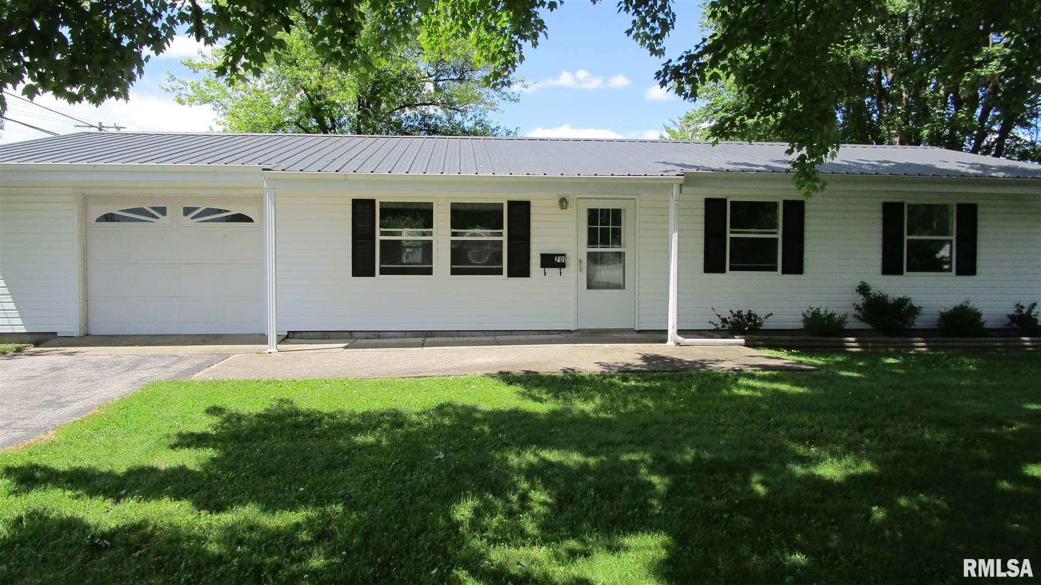 701 East 4th Street Flora, IL 62839 - Photo 3 of 41 Gallery Image 3