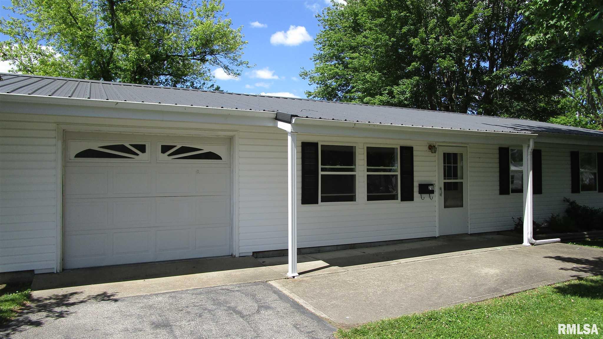 701 East 4th Street Flora, IL 62839 - Photo 4 of 41 Gallery Image 4