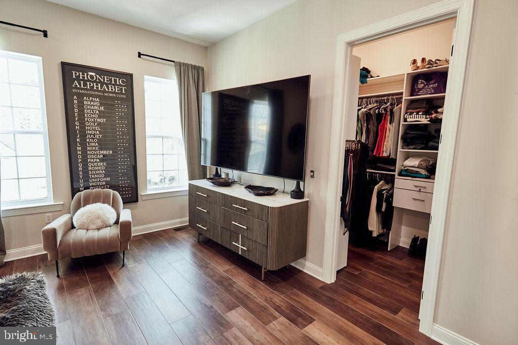 6306 Canter Way, Unit 13 Baltimore, MD 21212 - Photo 26 of 63 a living room with furniture and a flat screen tv