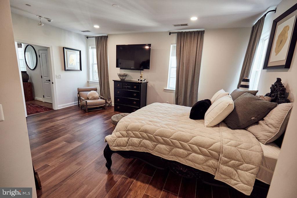 6306 Canter Way, Unit 13 Baltimore, MD 21212 - Photo 38 of 63 a bedroom with a bed window and a television