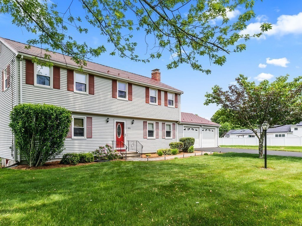 392 Martello Road Franklin, MA 02038 - Photo 3 of 42 Gallery Image 3