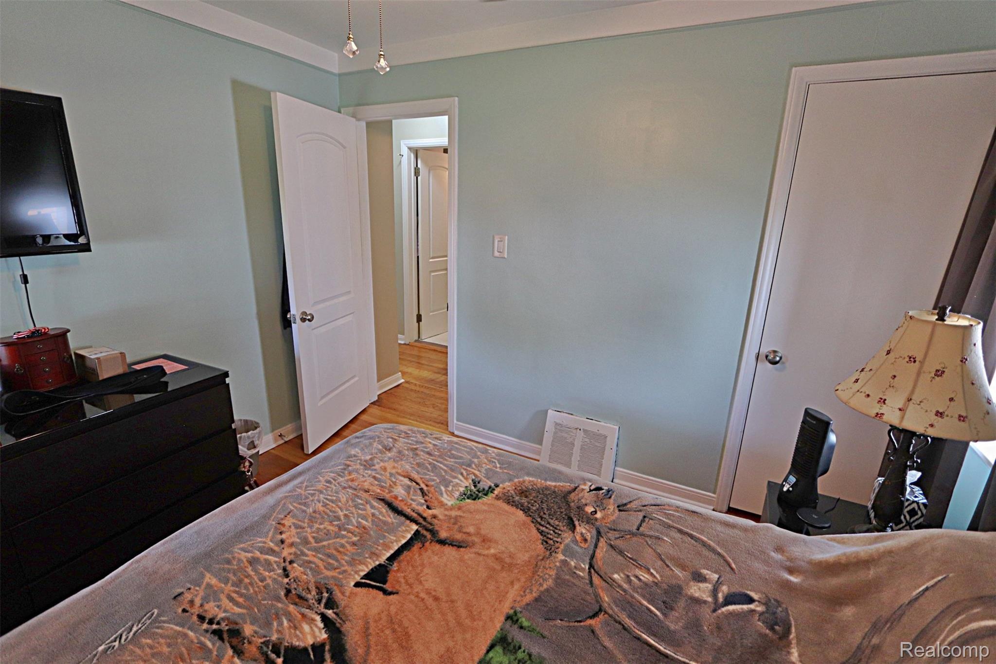 17529 Smith Street Riverview, MI 48193 - Photo 22 of 37 IMG_8238_InPixio.jpg