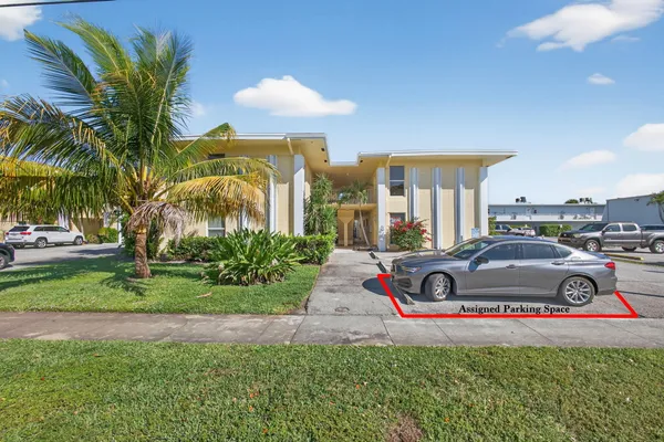 $1,800 | 727 Hummingbird Way, Unit 6, North Palm Beach, FL 33408