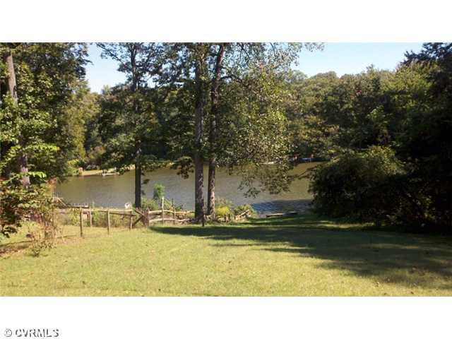 6413 Poplar Road Quinton, VA 23141 - Photo 3 of 18 Yard/Garden