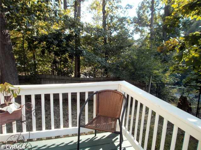 6413 Poplar Road Quinton, VA 23141 - Photo 5 of 18 Living Room
