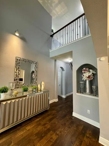 a view of a livingroom with furniture