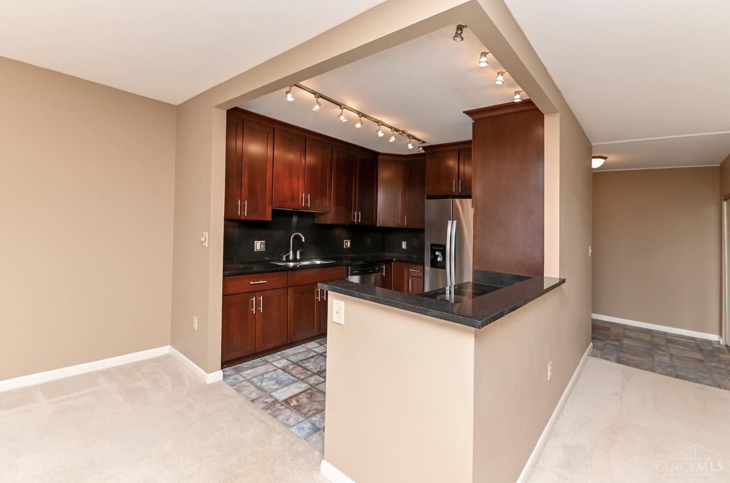 2444 Madison Road, Unit 1409 Cincinnati, OH 45208 - Photo 13 of 40