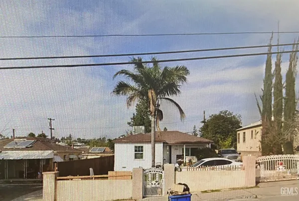 a view of multiple houses with a outdoor space