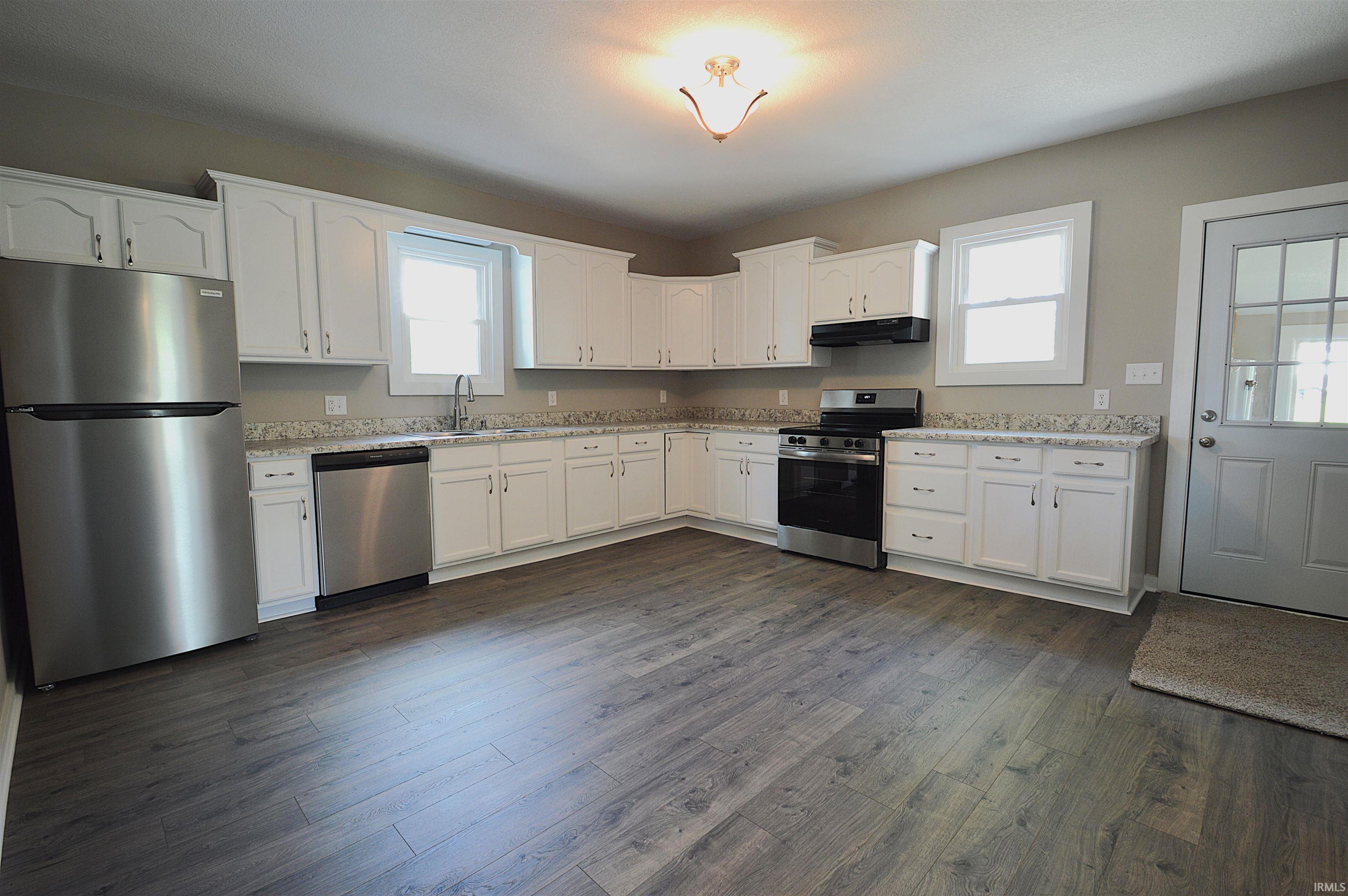 903 Winchester Street Decatur, IN 46733 - Photo 4 of 32