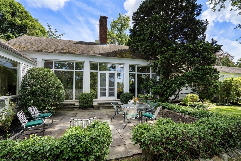 3 Proctor Street Manchester, MA 01944 - Photo 4 of 41 a house view with a sitting space