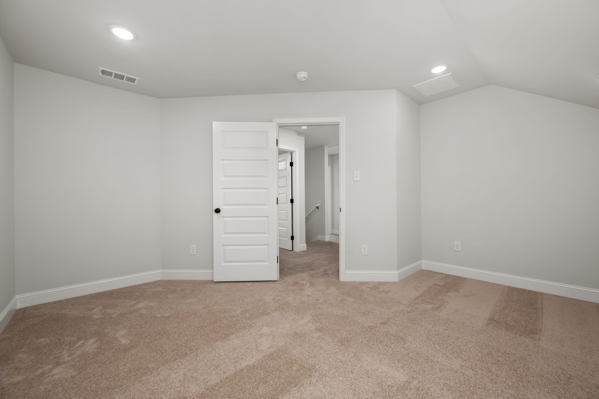 522 Rohan Drive Murfreesboro, TN 37129 - Photo 19 of 33 an empty room with closet area