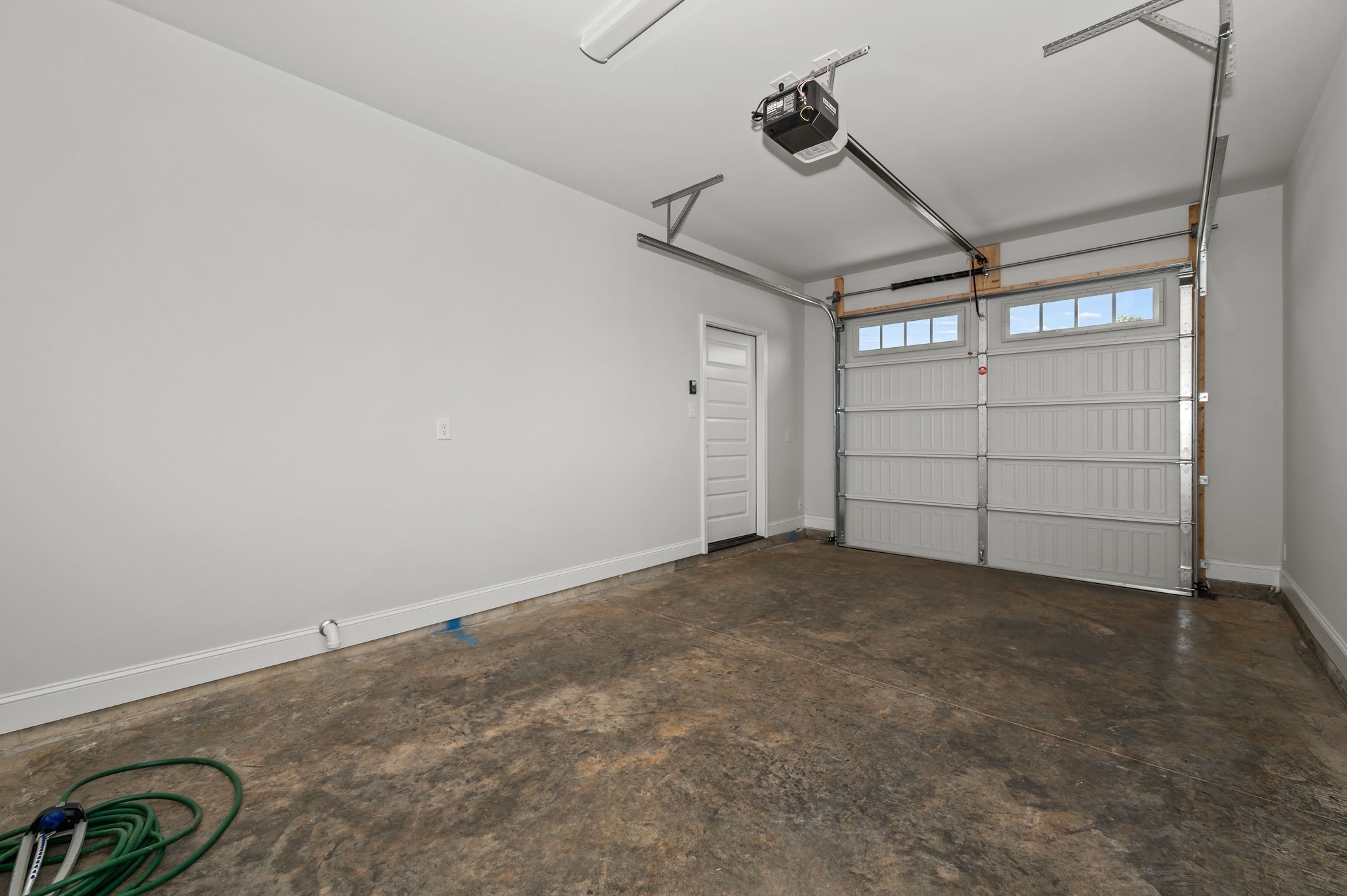 522 Rohan Drive Murfreesboro, TN 37129 - Photo 23 of 33 a view of a garage