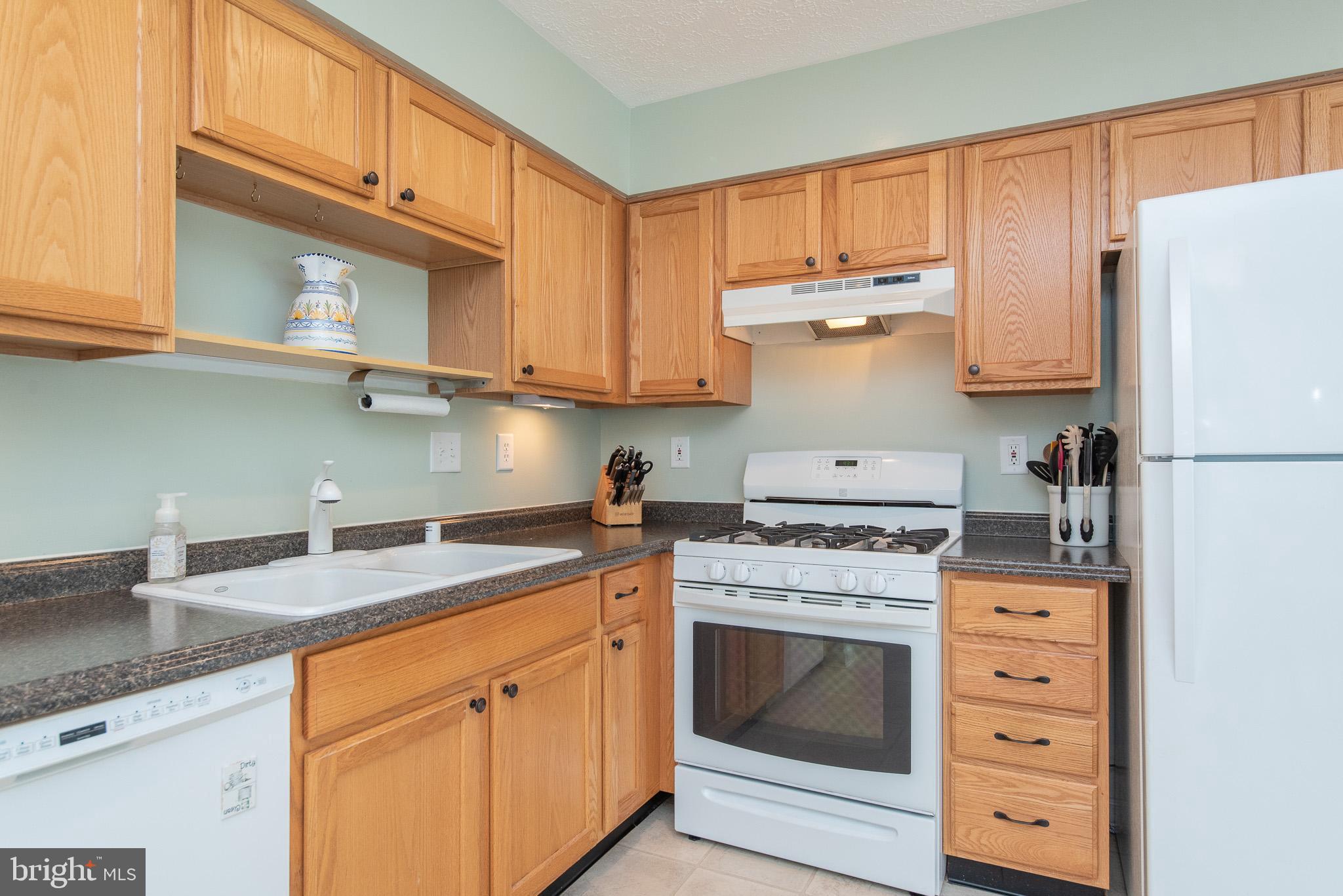 560 MacIntosh Circle Joppa, MD 21085 - Photo 15 of 47 Six Burner Stove