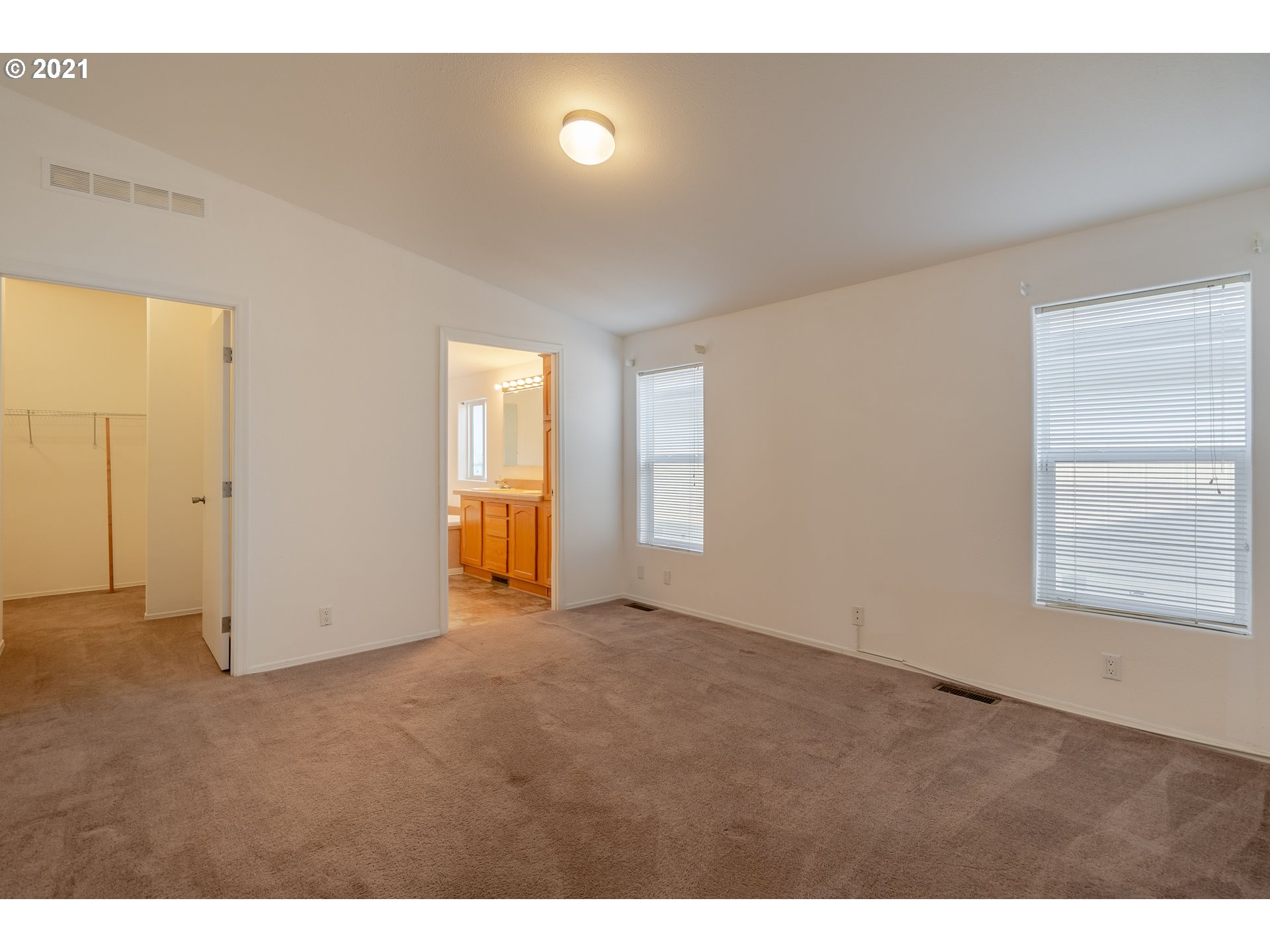 2525 Maia Loop Springfield, OR 97477 - Photo 15 of 27 a view of an empty room with a window