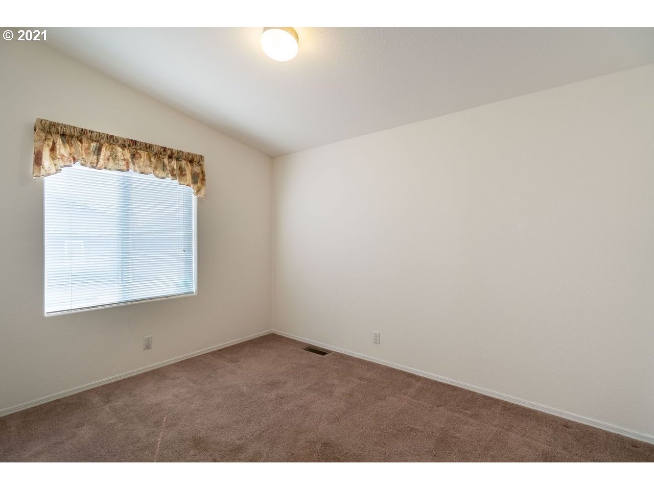 2525 Maia Loop Springfield, OR 97477 - Photo 22 of 27 a view of an empty room