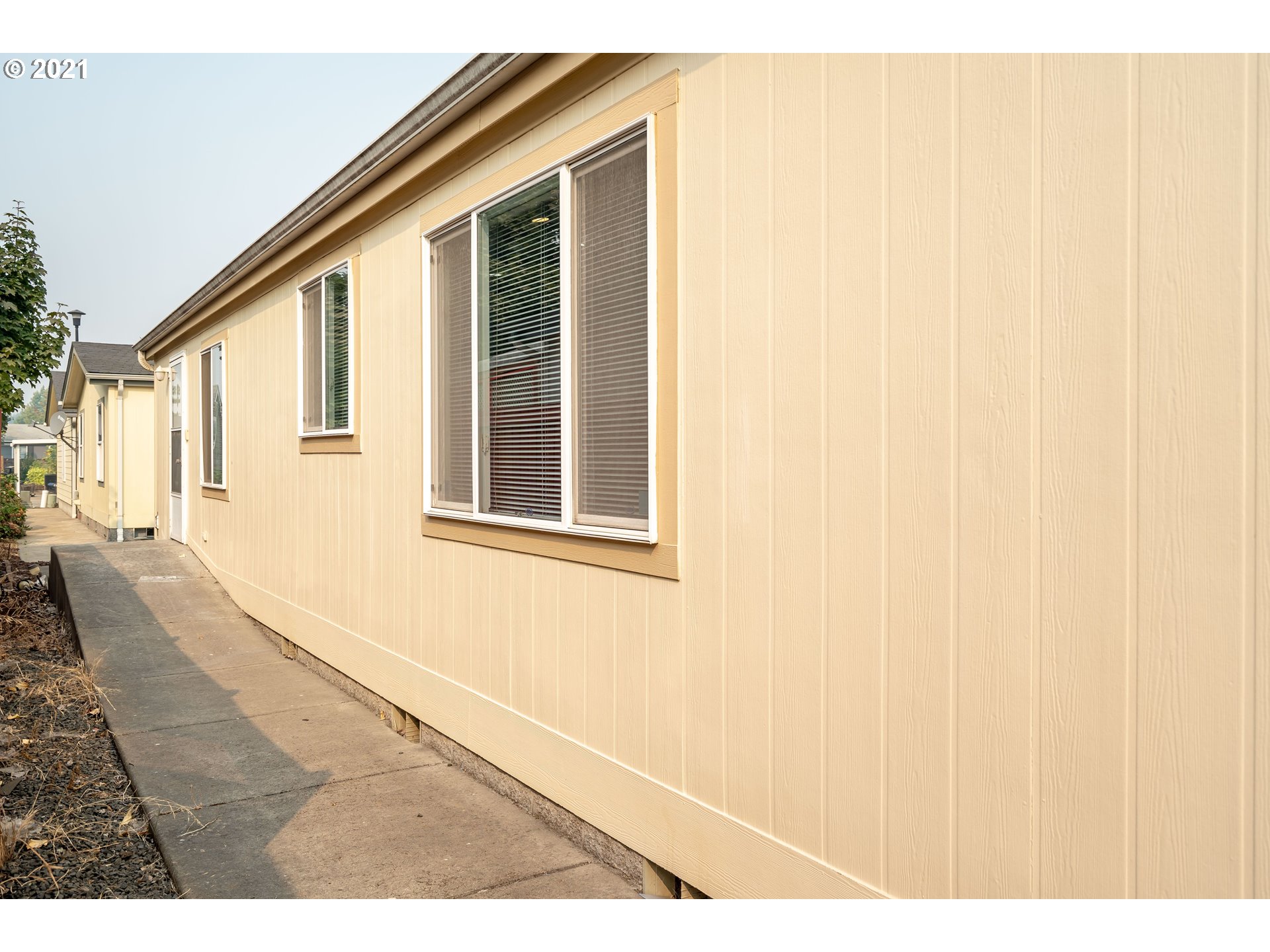 2525 Maia Loop Springfield, OR 97477 - Photo 26 of 27 a view of a house with a outdoor space