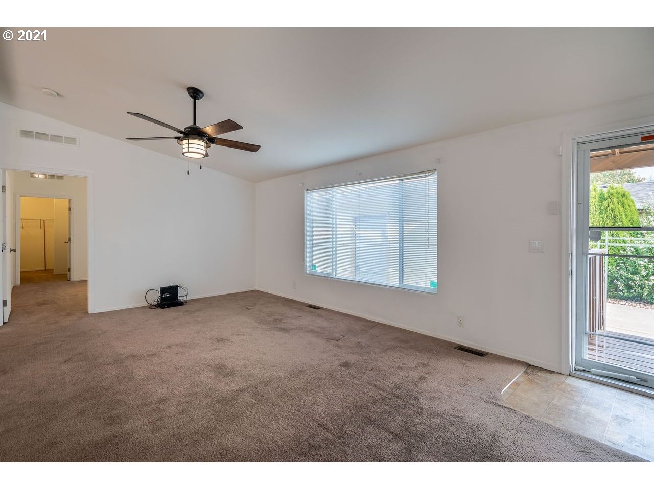2525 Maia Loop Springfield, OR 97477 - Photo 4 of 27 a view of an empty room with a window