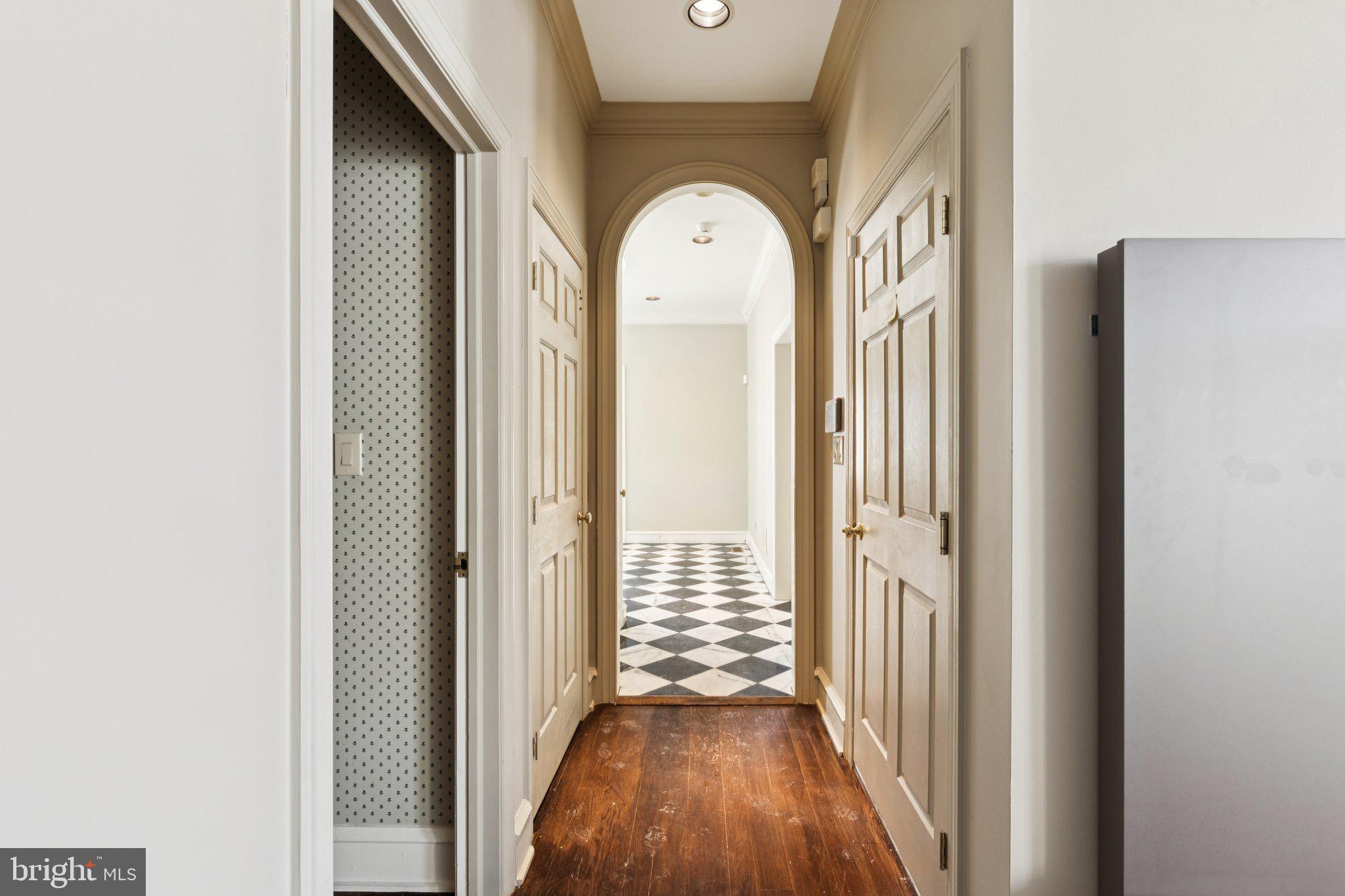 821 Oxford Crest Villanova, PA 19085 - Photo 14 of 39 Hallway-1st Floor