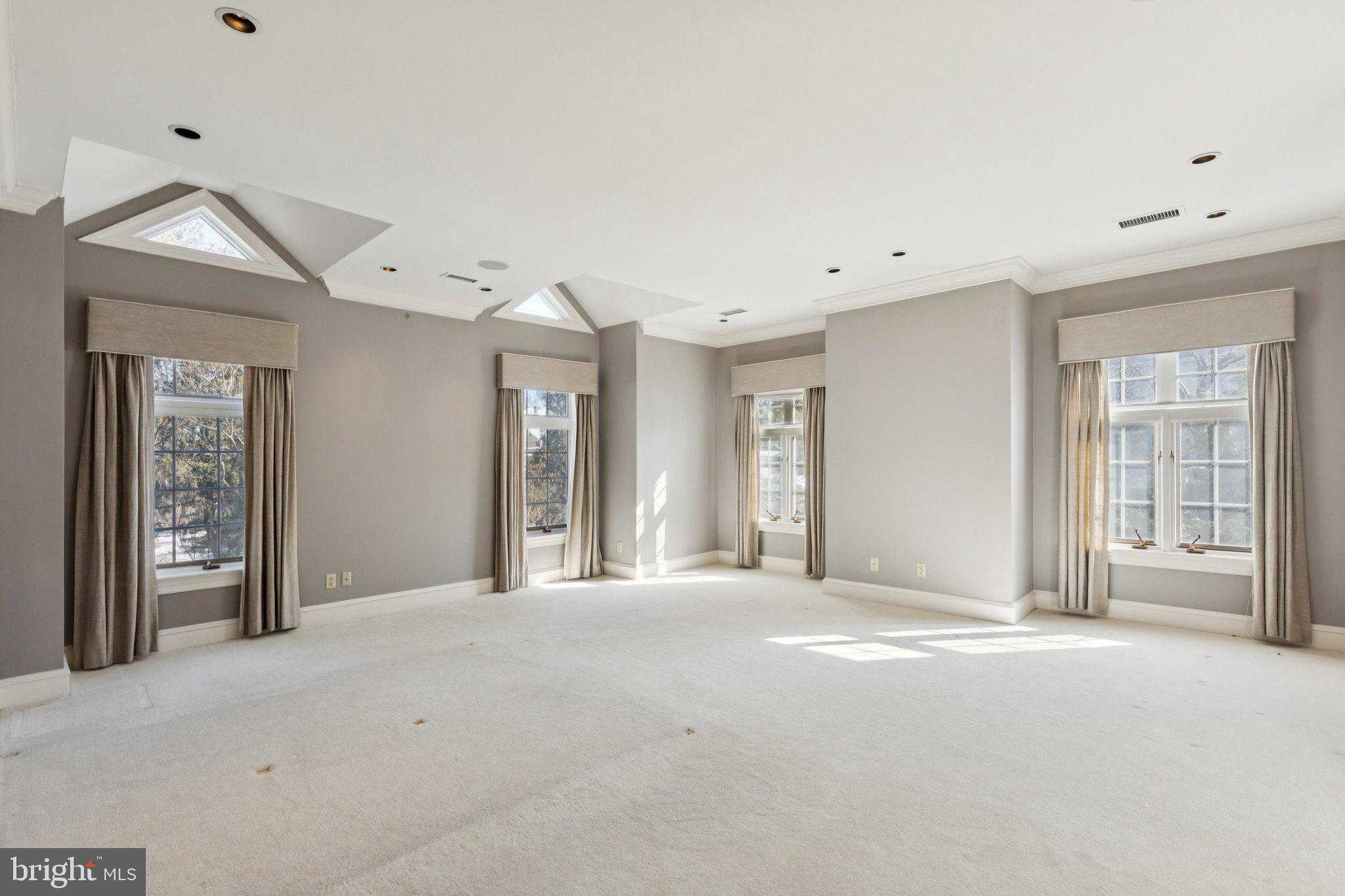 821 Oxford Crest Villanova, PA 19085 - Photo 16 of 39 Primary Bedroom