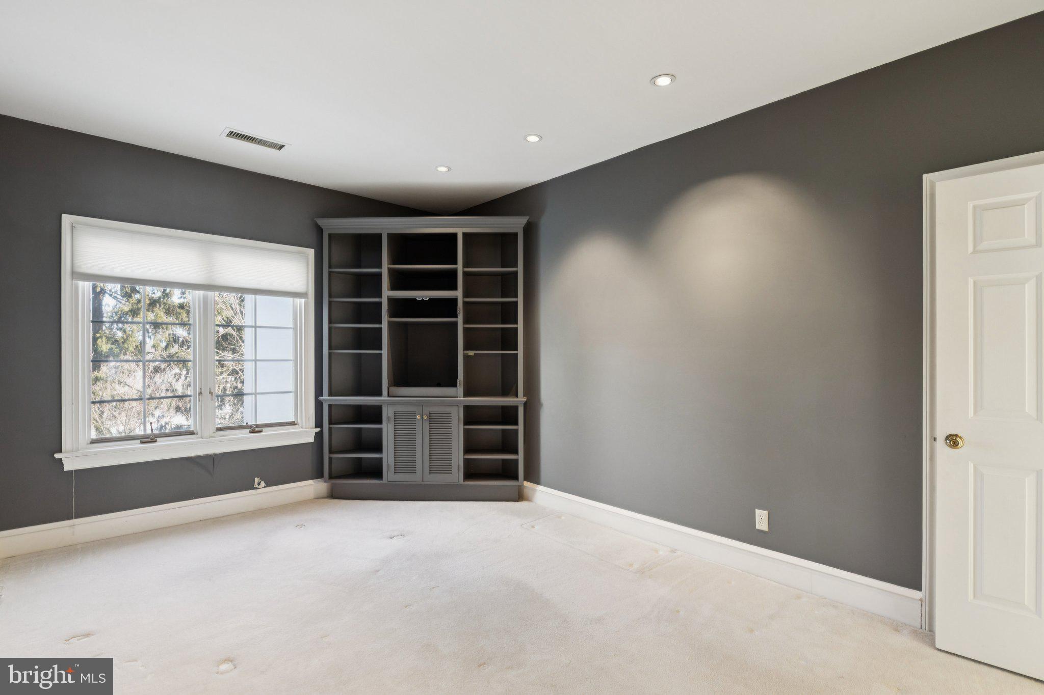 821 Oxford Crest Villanova, PA 19085 - Photo 25 of 39 Bedroom 3